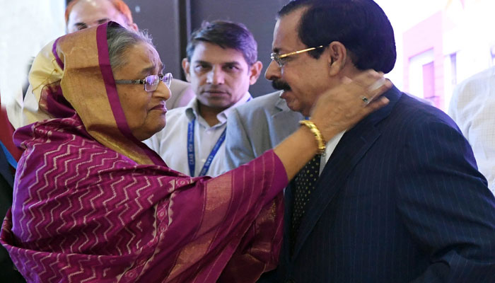 দেশে ফিরলেন প্রধানমন্ত্রী দেশে ফিরলেন প্রধানমন্ত্রী