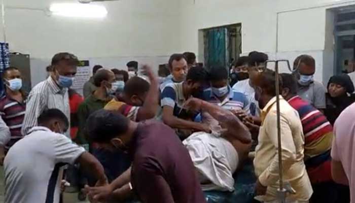 পৌর মেয়রের বাসভবনে রহস্যজনক বিস্ফোরণ, দগ্ধ ১৩ পৌর মেয়রের বাসভবনে রহস্যজনক বিস্ফোরণ, দগ্ধ ১৩