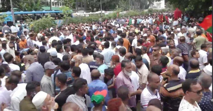 ইশরাক সমর্থকদের বিক্ষোভ : আসিফ-মাহফুজের পদত্যাগের দাবি ইশরাক সমর্থকদের বিক্ষোভ : আসিফ-মাহফুজের পদত্যাগের দাবি