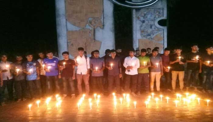 আবরার হত্যা: কুবিতে মোমবাতি প্রজ্বলন ও বিক্ষোভ আবরার হত্যা: কুবিতে মোমবাতি প্রজ্বলন ও বিক্ষোভ