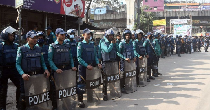 ফাঁকা রাজধানীর নিরাপত্তায় ব্যস্ত আইনশৃঙ্খলা বাহিনী