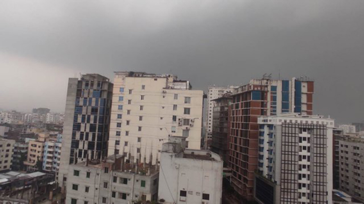 রাজধানীতে দেখা মিললো বৃষ্টির : মেলেনি স্বস্তি রাজধানীতে দেখা মিললো বৃষ্টির : মেলেনি স্বস্তি