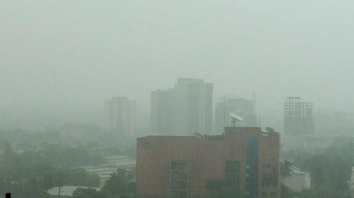 সকাল সকাল রাজধানীতে বৃষ্টি
