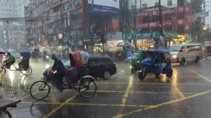 বাড়তে পারে বৃষ্টি : রয়েছে ভারী বর্ষণের আভাস