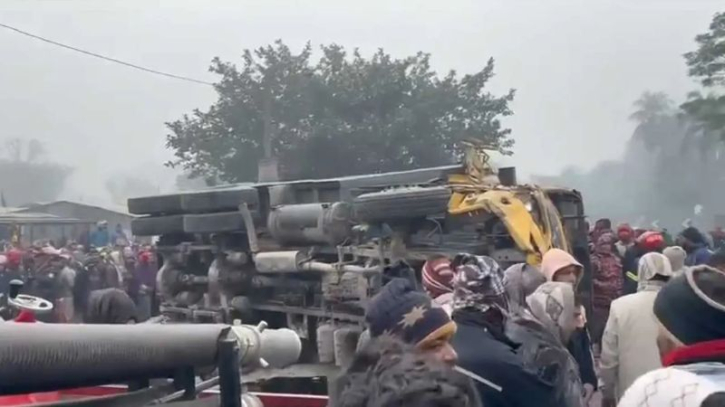 রাজশাহীতে নিয়ন্ত্রণ হারিয়ে বাজারে বালুর ট্রাক : নিহত ৪