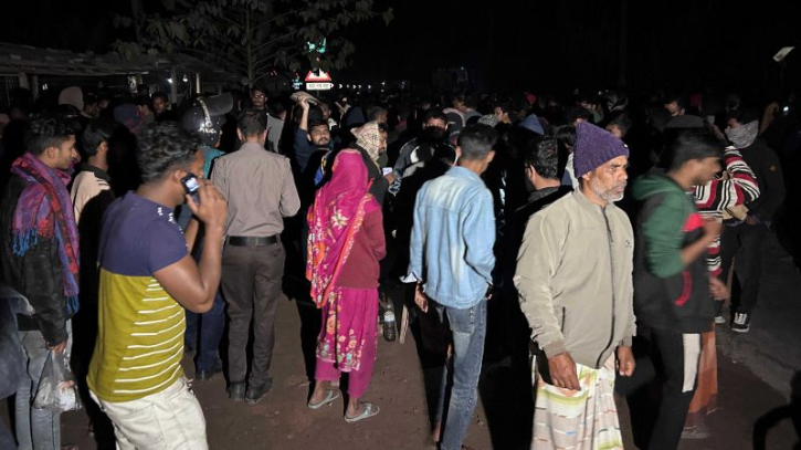 রাজশাহীতে সড়ক দুর্ঘটনায় বিশ্ববিদ্যালয় শিক্ষার্থীসহ নিহত ৩, মহাসড়ক অবরোধ