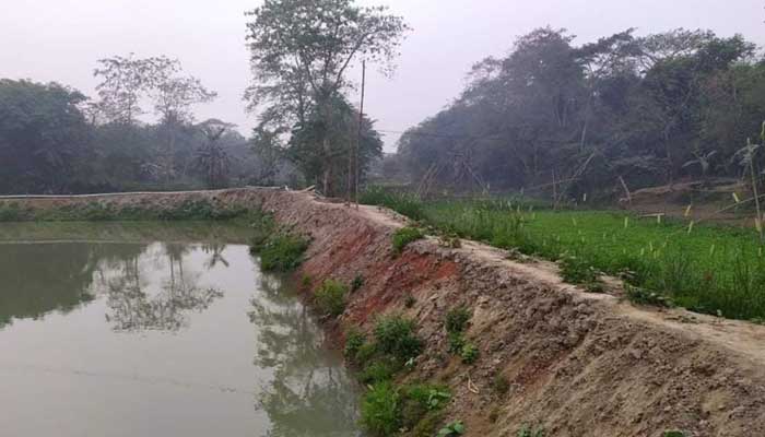 ত্রিশালে প্রভাবশালীদের দখলে নদী, প্রশাসনের কাছে ৯৯ জনের তালিকা