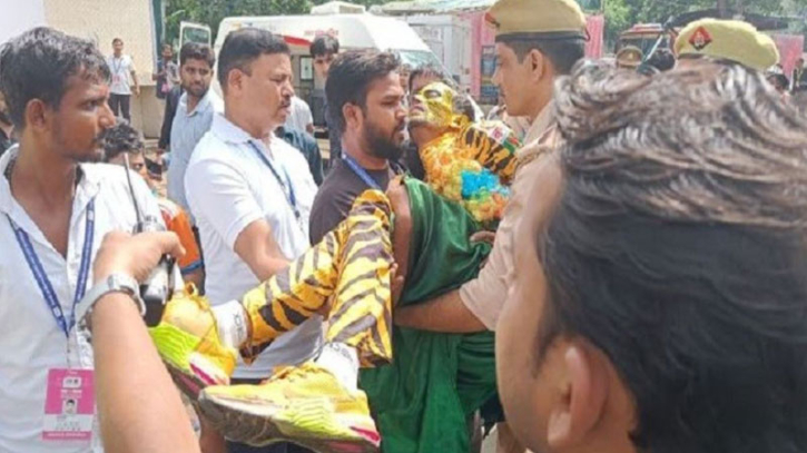 মার খাননি ‘টাইগা্র রবি’ : অসুস্থ হয়ে পড়ে গিয়েছিলেন মার খাননি ‘টাইগা্র রবি’ : অসুস্থ হয়ে পড়ে গিয়েছিলেন