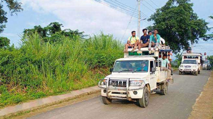 সাজেকে যান চলাচল শুরু : ফিরেছেন আটকে পড়া পর্যটকরা সাজেকে যান চলাচল শুরু : ফিরেছেন আটকে পড়া পর্যটকরা