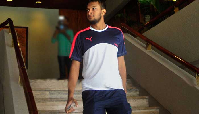 হঠাৎ দেশে ফিরছেন সাকিব হঠাৎ দেশে ফিরছেন সাকিব