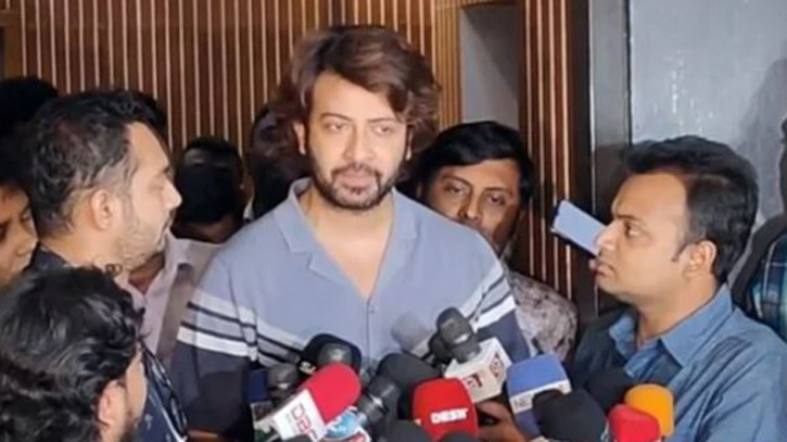 রহমত উল্লাহ গোটা চলচ্চিত্রের মানুষের সঙ্গে প্রতারণা করেছে: শাকিব রহমত উল্লাহ গোটা চলচ্চিত্রের মানুষের সঙ্গে প্রতারণা করেছে: শাকিব