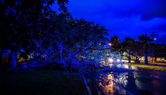 ‘স্যালি’র তাণ্ডবে অন্ধকারে আলাবামা-ফ্লোরিডা ‘স্যালি’র তাণ্ডবে অন্ধকারে আলাবামা-ফ্লোরিডা