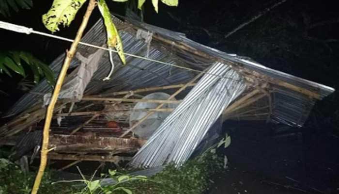 ঘূর্ণিঝড় ‘বুলবুলের’ তাণ্ডবে লণ্ডভণ্ড সাতক্ষীরা উপকূল ঘূর্ণিঝড় ‘বুলবুলের’ তাণ্ডবে লণ্ডভণ্ড সাতক্ষীরা উপকূল