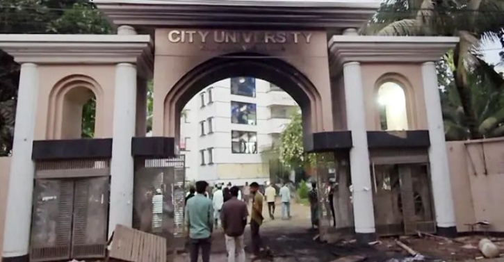 ড্যাফোডিল ও সিটি বিশ্ববিদ্যালয় শিক্ষার্থীদের মধ্যে সংঘর্ষ : ভাঙচুর-আগুন ড্যাফোডিল ও সিটি বিশ্ববিদ্যালয় শিক্ষার্থীদের মধ্যে সংঘর্ষ : ভাঙচুর-আগুন