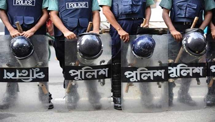 আশুলিয়ায় ‘জঙ্গি আস্তানা’ ঘিরে রেখেছে পুলিশ আশুলিয়ায় ‘জঙ্গি আস্তানা’ ঘিরে রেখেছে পুলিশ