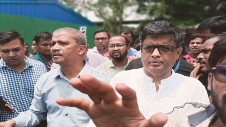 মাইলস্টোন কলেজে অবরুদ্ধ দুই উপদেষ্টা ও প্রেস সচিব মাইলস্টোন কলেজে অবরুদ্ধ দুই উপদেষ্টা ও প্রেস সচিব