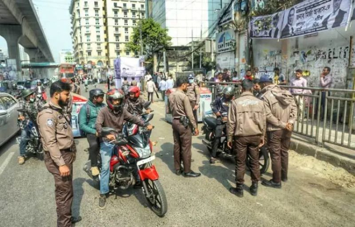 নির্বাচন ঘিরে রাজধানীতে পুলিশের তল্লাশি জোরদার