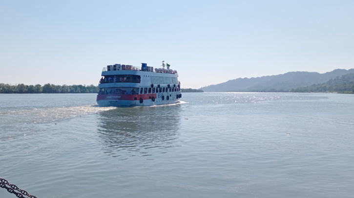 টেকনাফ-সেন্টমার্টিনে জাহাজ চলাচল বন্ধ :  চার শতাধিক পর্যটক আটকা