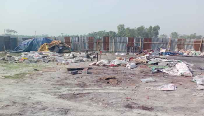 আশুলিয়ায় খোলা আকাশের নিচে সিসা কারখানা:স্বাস্থ্যঝুঁকিতে স্থানীয়রা আশুলিয়ায় খোলা আকাশের নিচে সিসা কারখানা:স্বাস্থ্যঝুঁকিতে স্থানীয়রা
