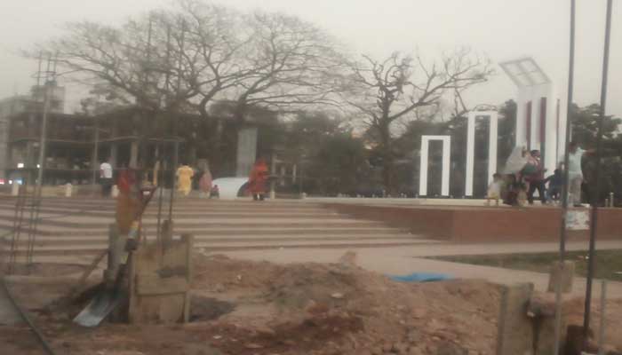 ঘেরাটোপে অবরুদ্ধ হচ্ছে গাজীপুর কেন্দ্রীয় শহীদ মিনার ঘেরাটোপে অবরুদ্ধ হচ্ছে গাজীপুর কেন্দ্রীয় শহীদ মিনার