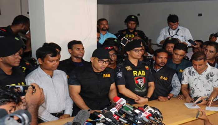 সম্রাটের ৬ মাসের কারাদণ্ড সম্রাটের ৬ মাসের কারাদণ্ড