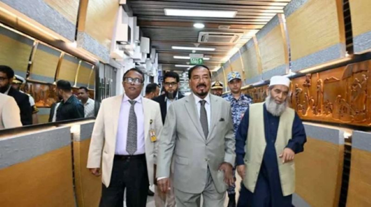 খামেনির জানাজায় অংশ নিতে ইরানের পথে স্পিকার