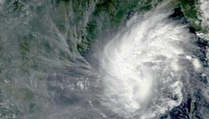 খুলনা উপকূল অতিক্রম করেছে ঘূর্ণিঝড় ‘বুলবুল’ খুলনা উপকূল অতিক্রম করেছে ঘূর্ণিঝড় ‘বুলবুল’