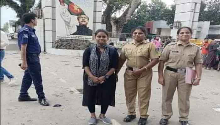 ৬ বছর পর ভারত থেকে ফিরলো এক নারী ৬ বছর পর ভারত থেকে ফিরলো এক নারী