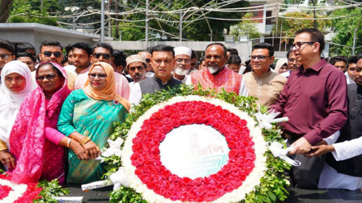 বঙ্গবন্ধুর প্রতিকৃতিতে মসিক মেয়র টিটু’র পুষ্পস্তবক অর্পণ বঙ্গবন্ধুর প্রতিকৃতিতে মসিক মেয়র টিটু’র পুষ্পস্তবক অর্পণ