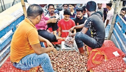 রোববার থেকে ৩০ টাকা দরে টিসিবির পেঁয়াজ বিক্রি শুরু রোববার থেকে ৩০ টাকা দরে টিসিবির পেঁয়াজ বিক্রি শুরু
