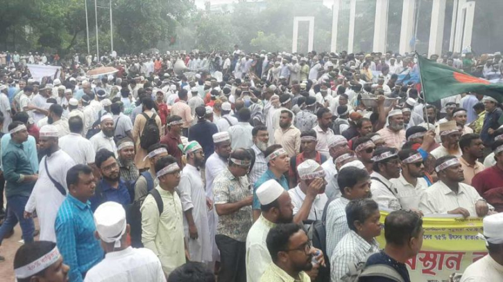শহীদ মিনারে জনস্রোত : কিছুক্ষণের মধ্যে ‘মার্চ টু যমুনা’