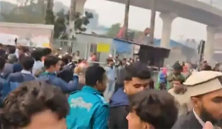 তেজগাঁও কলেজছাত্র সাকিব হত্যার বিচার চেয়ে ফার্মগেট ব্লকেড