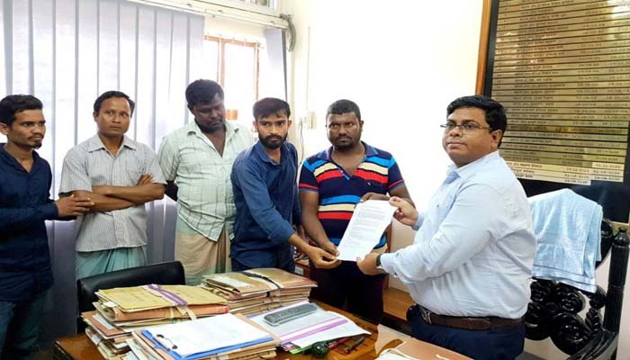 ঠাকুরগাঁওয়ে নদী অবৈধ দখল মুক্তের দাবিতে স্মারকলিপি প্রদান ঠাকুরগাঁওয়ে নদী অবৈধ দখল মুক্তের দাবিতে স্মারকলিপি প্রদান