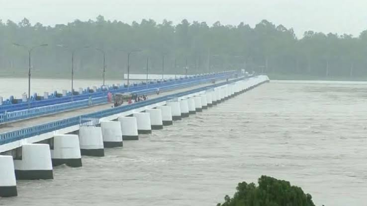 পাহাড়ি ঢল-ভারী বৃষ্টিতে বিপৎসীমা ছুঁইছুঁই তিস্তার পানি