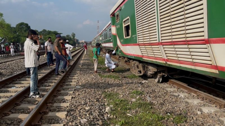 গাজীপুরে মোহনগঞ্জ এক্সপ্রেস লাইনচ্যুত গাজীপুরে মোহনগঞ্জ এক্সপ্রেস লাইনচ্যুত