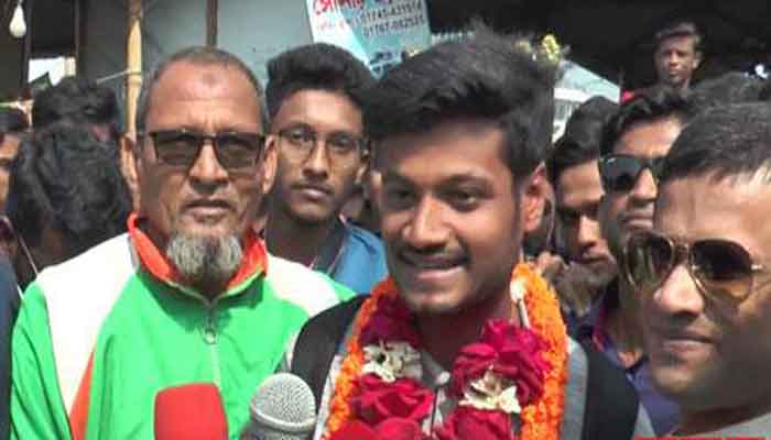 নিজ জেলায় রাজকীয় সংবর্ধনা বিশ্বকাপজয়ী যুবাদের নিজ জেলায় রাজকীয় সংবর্ধনা বিশ্বকাপজয়ী যুবাদের