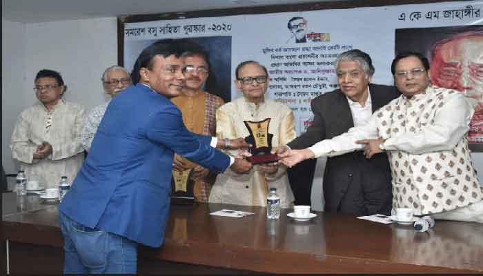 সমরেশ বসু সাহিত্য পুরস্কার পেলেন উদয় হাকিম সমরেশ বসু সাহিত্য পুরস্কার পেলেন উদয় হাকিম