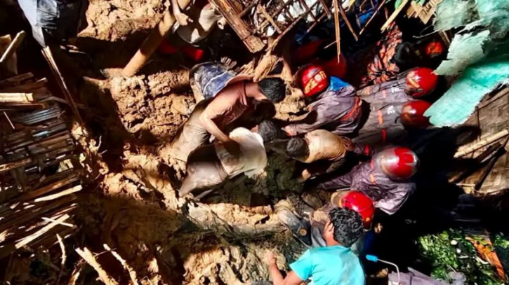 উখিয়ার রোহিঙ্গা ক্যাম্পে পাহাড় ধসে ৮ জনের মৃত্যু