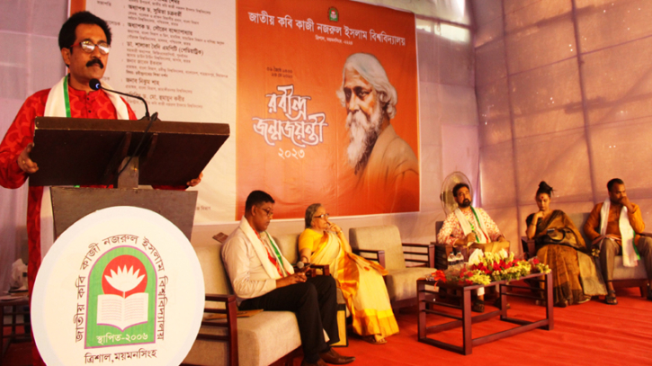 রবীন্দ্রনাথ ছিলেন মানবতাবাদী: ড. সৌমিত্র শেখর রবীন্দ্রনাথ ছিলেন মানবতাবাদী: ড. সৌমিত্র শেখর
