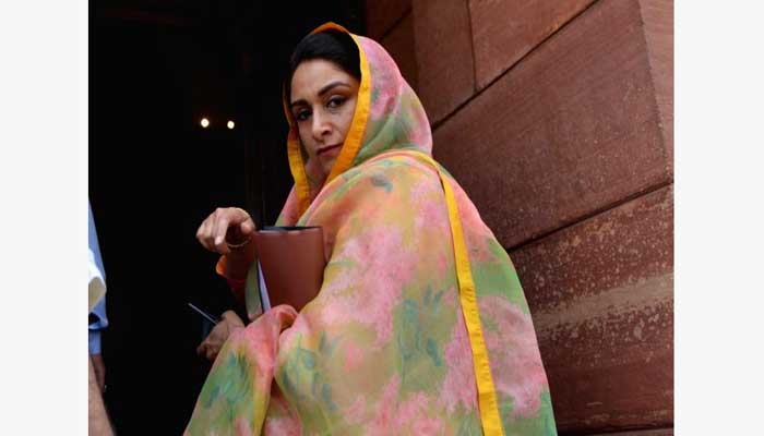 কৃষিবিলের বিরোধিতায় মোদি মন্ত্রিসভা থেকে ইস্তফা হরসিমরতের কৃষিবিলের বিরোধিতায় মোদি মন্ত্রিসভা থেকে ইস্তফা হরসিমরতের
