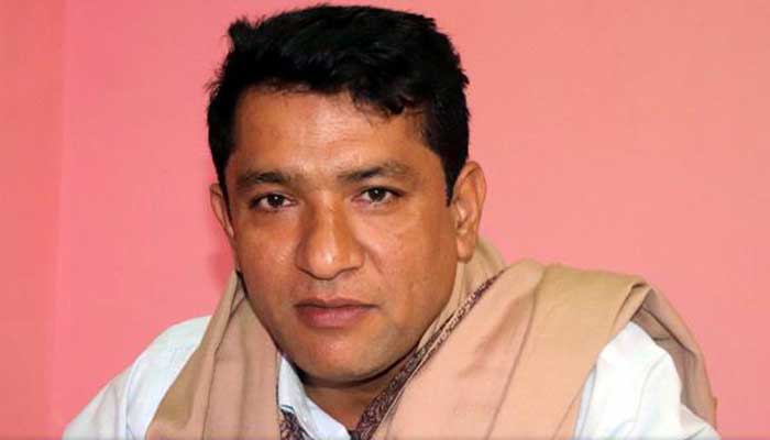 বাড়ির সামনেই ইউপি সদস্যকে কুপিয়ে ও গুলি করে হত্যা বাড়ির সামনেই ইউপি সদস্যকে কুপিয়ে ও গুলি করে হত্যা