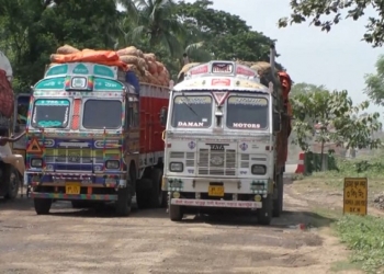 ভোমরা দিয়ে ৪ দিন পর আবার পেঁয়াজ আসা বন্ধ