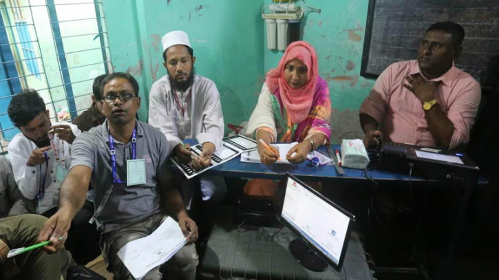 গাজীপুরে ভোট শেষে চলছে গণনা গাজীপুরে ভোট শেষে চলছে গণনা