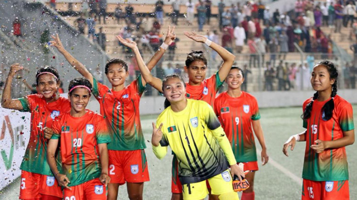 সিঙ্গাপুরকে গোল বন্যায় ভাসাল বাংলাদেশ নারী ফুটবল দল